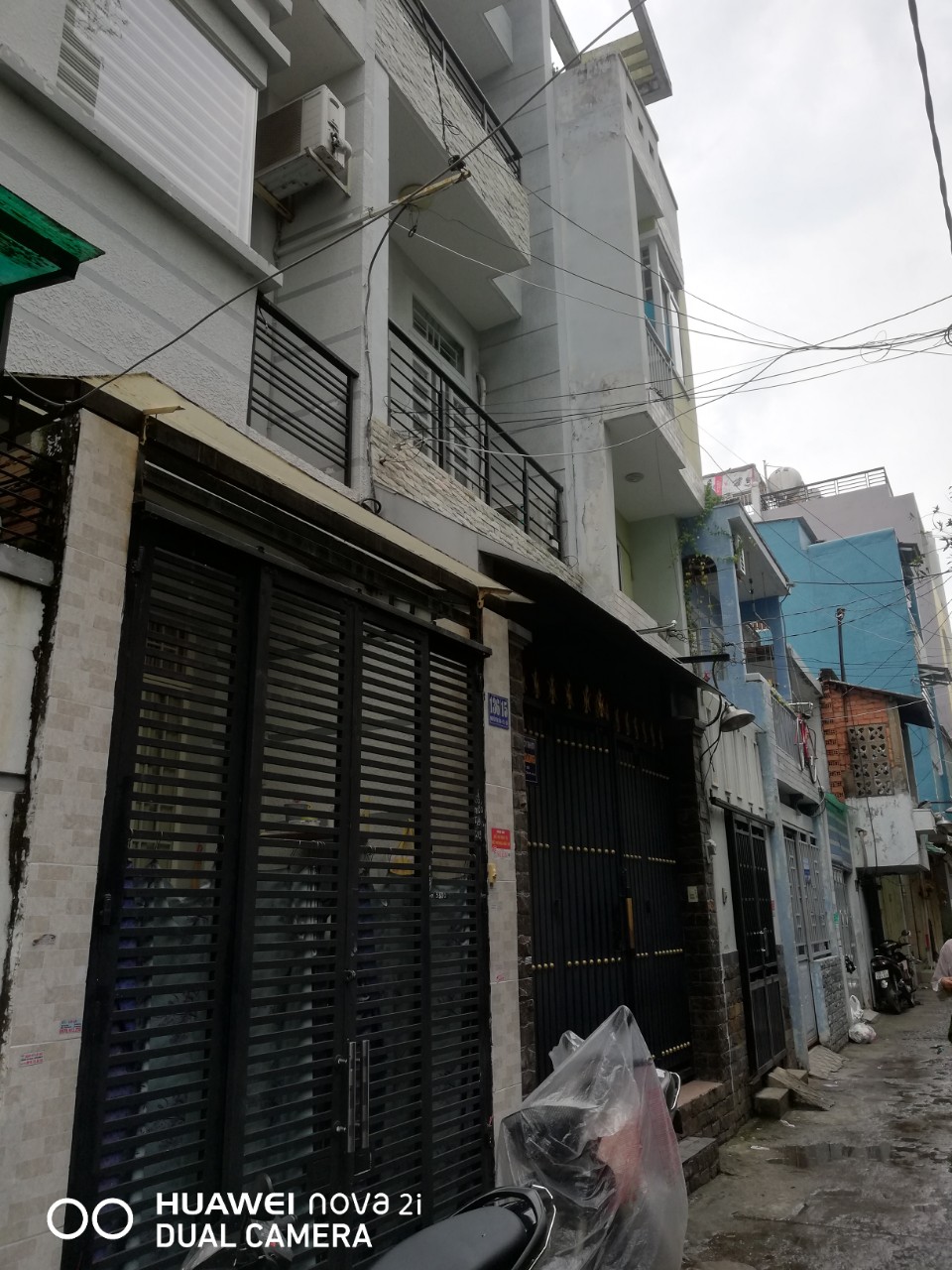 Cần tiền bán gấp nhà trong hẻm đường Nguyễn Thị Tần, Phường 2, Quận 8 (đối diện chợ Rạch Ông). Giá: 4.4 tỷ.