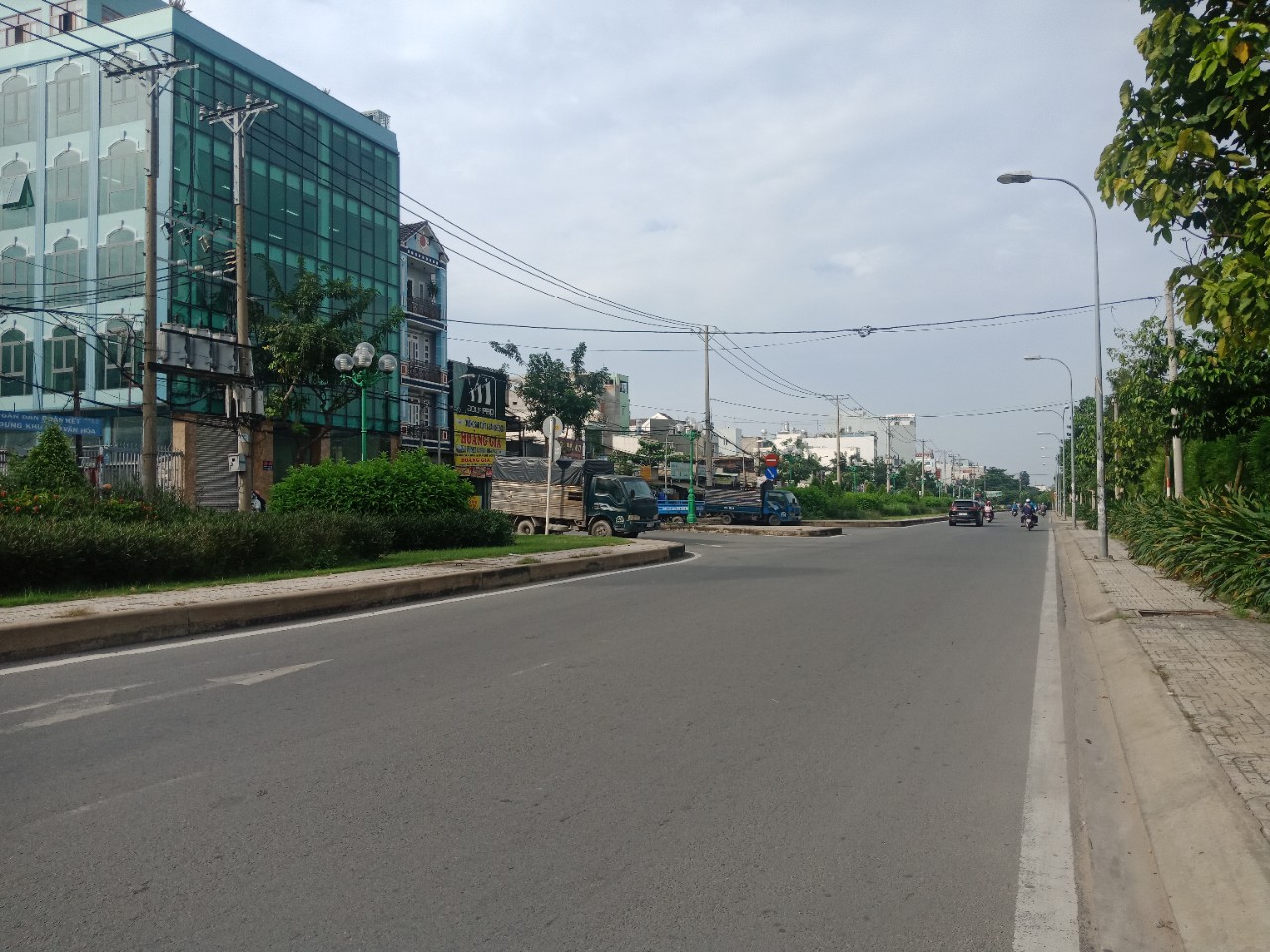 Bán KS mặt tiền đường Tân Sơn, Gò Vấp. DT: 5mx28m. LH: 0983320348