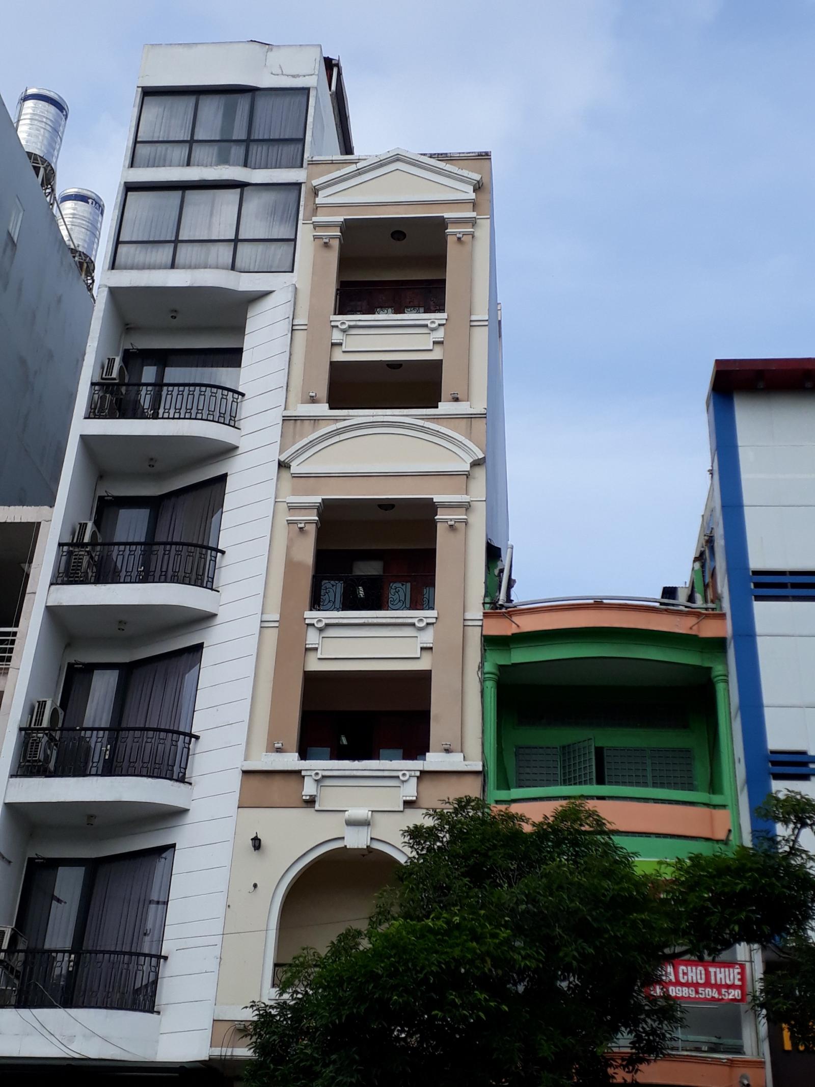 Cần gấp tòa nhà mặt tiền đường Lê Hồng Phong, P. 4, Q. 5, hầm 8 lầu sân thượng.
