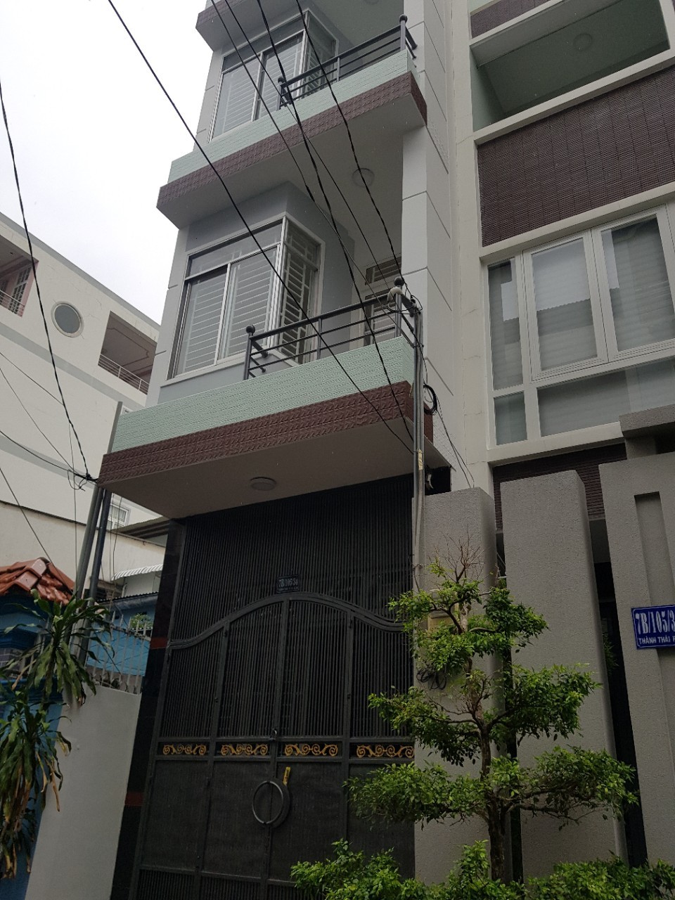Kẹt tiền bán căn nhà MT 4 tầng ngay Etown Cộng Hòa. DT:5,2x20m,