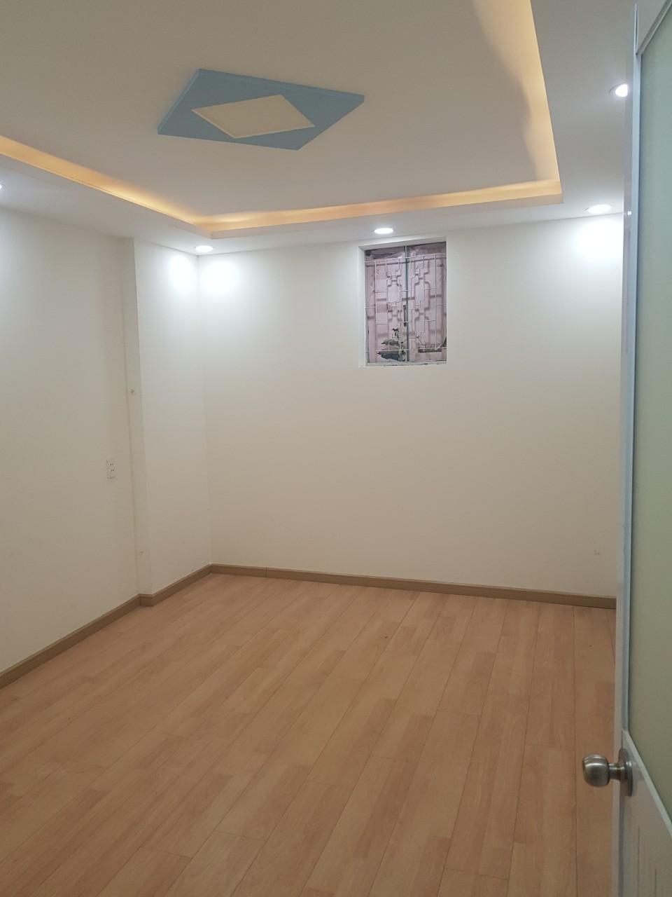 Bán nhà hẻm 6m sang trọng Trần Bình Trọng, P.4, Q5, 4x15m, 2 lầu, 10.6 tỷ.