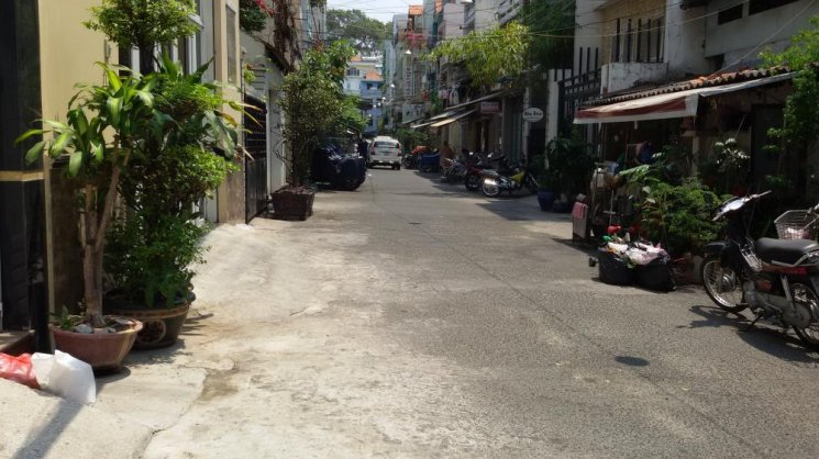 Bán nhà mặt tiền Nguyễn Tri Phương gần 3 Tháng 2. DT 5.5x20m, giá rẻ nhất con đường này