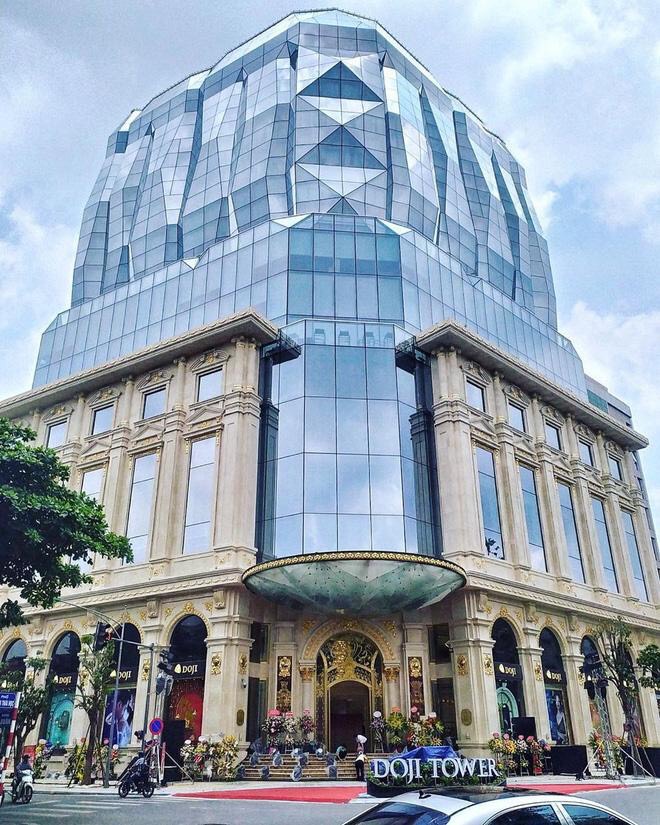 Bán Toà Nhà Building góc 2 mặt tiền đường Hậu Giang - Trường Sơn giáp khu Sân bay, P.4, Tân Bình.  Diện tích: 12 x 32m.