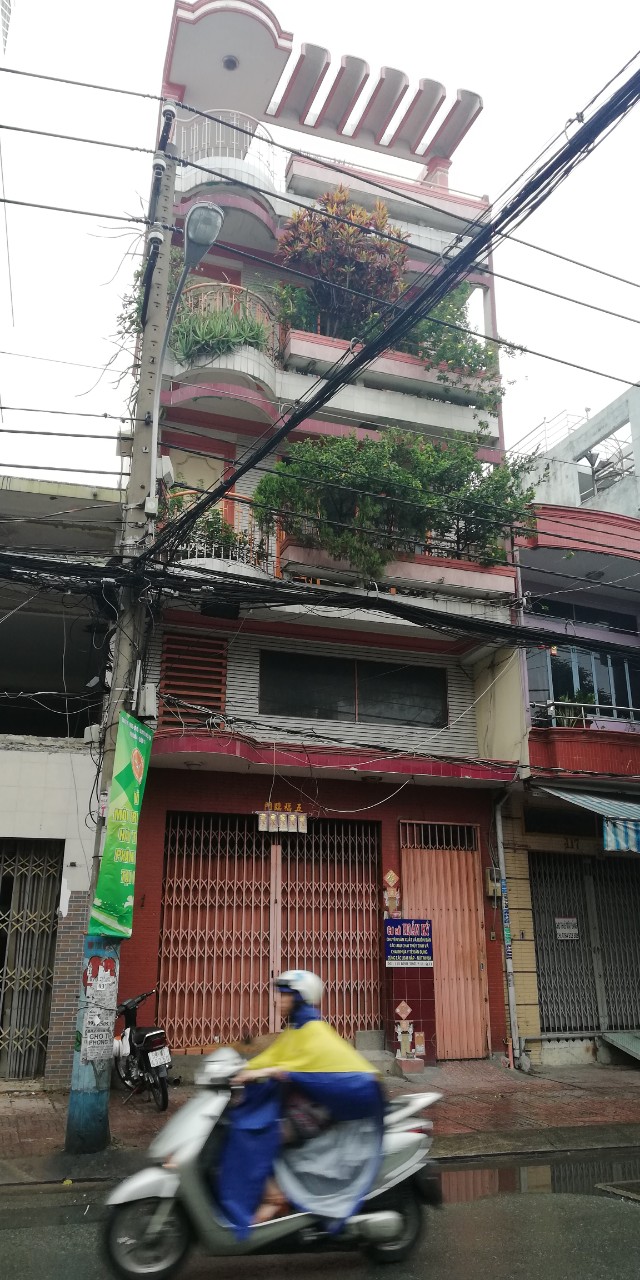 Bán nhà mặt tiền đường Võ Văn Kiệt , Quận 5, (DT: 4.2x18m), nhà 3 lầu, giá chỉ 13.8 tỷ