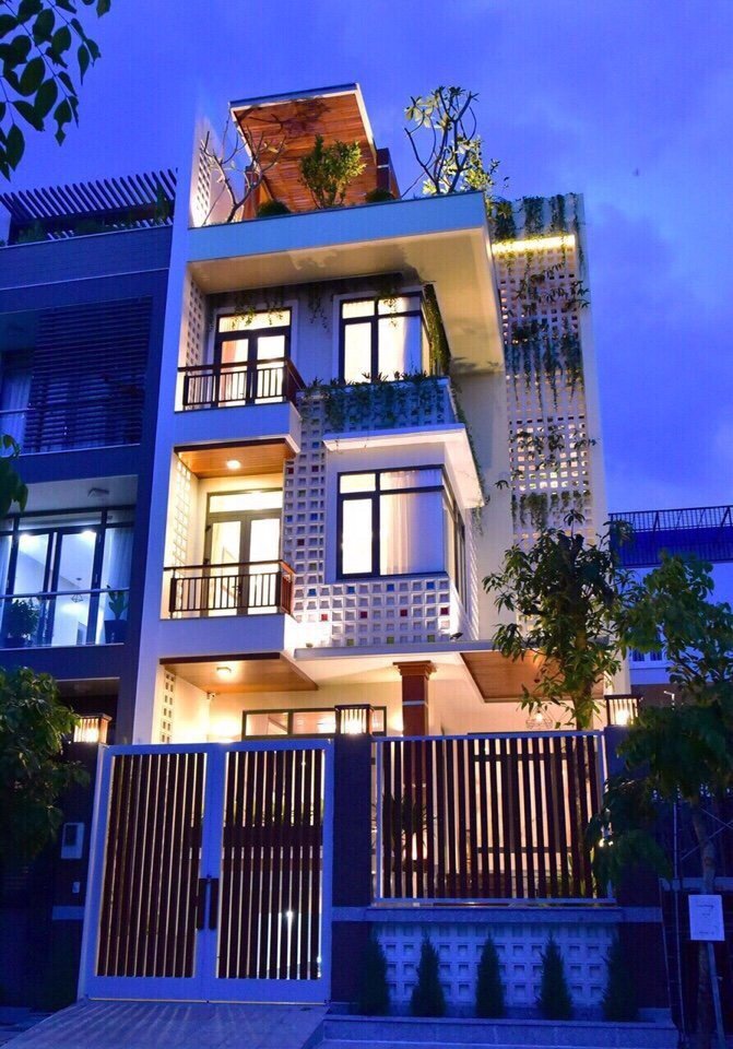 Cho thuê nhà mặt tiền Hoa Lan góc Hoa Sứ, P7 quận Phú Nhuận, (8x16m) 3 lầu. Giá 85 triệu/th