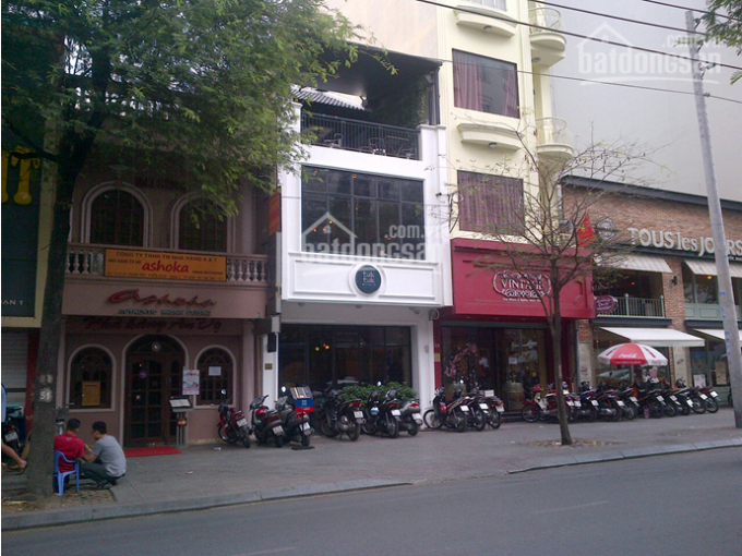 Bán nhà mặt phố Lam Sơn P2 Q. Tân Bình, DT: 4.7m x 15m, 3 lầu, giá tốt chỉ 15.5 tỷ 