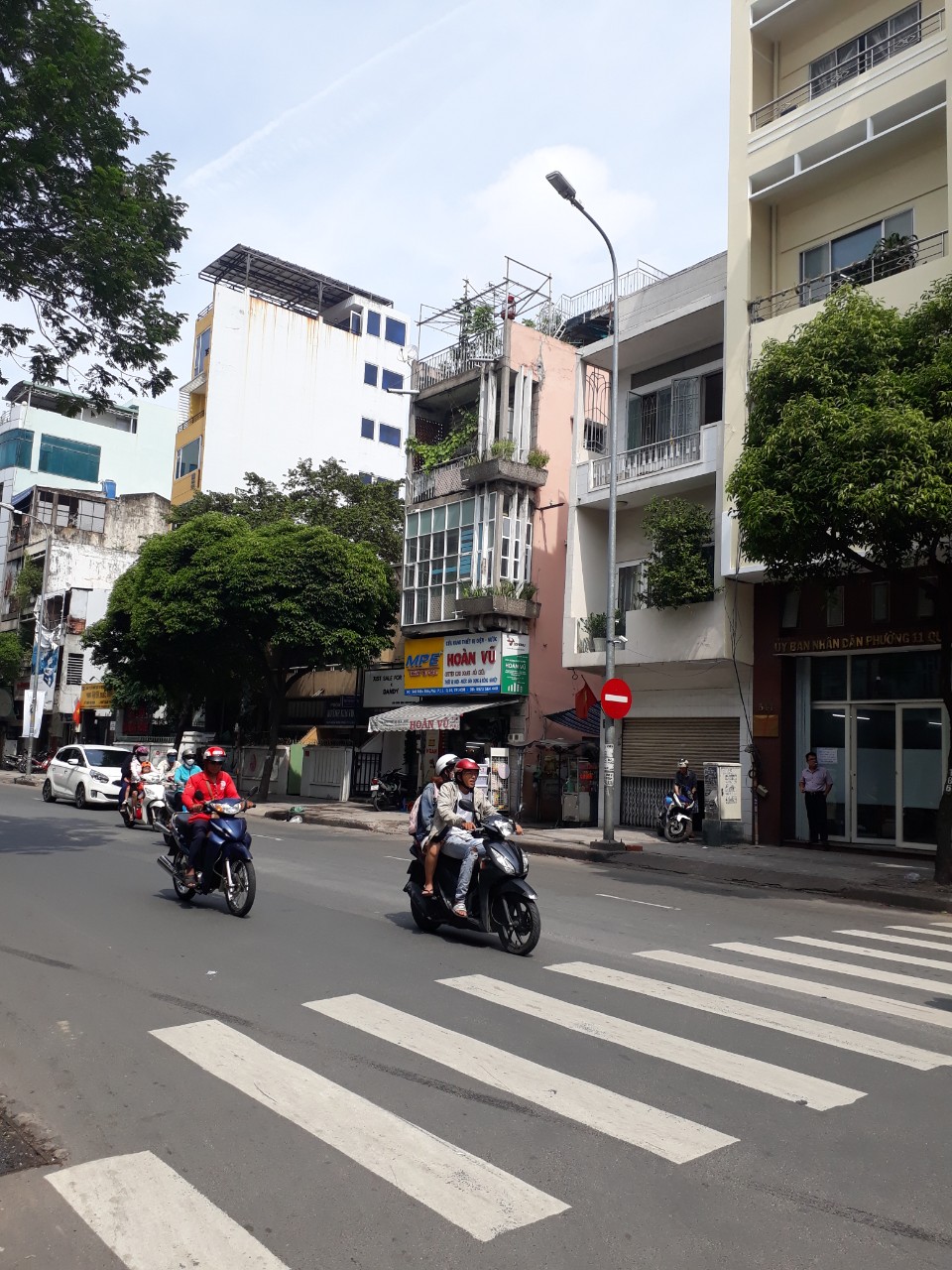 Bán gấp nhà hẻm xe hơi góc 2 mặt tiền. đường Hoàng sa. Q,3. DT. 4,2m x 16m. Giá 13,5 Tỷ. ( TL)