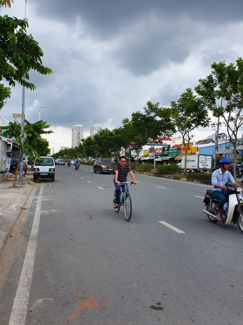 Bán nhà MT Cao Đạt, Nguyễn Trãi,4,5x19m, nhà 6 tầng, thang máy,19 ty