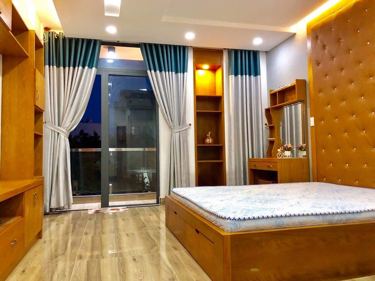 Bán nhà HXH đường Nguyễn Oanh, P17, DT 4,4 x 24m. 3 lầu,Giá 7,1 tỷ  