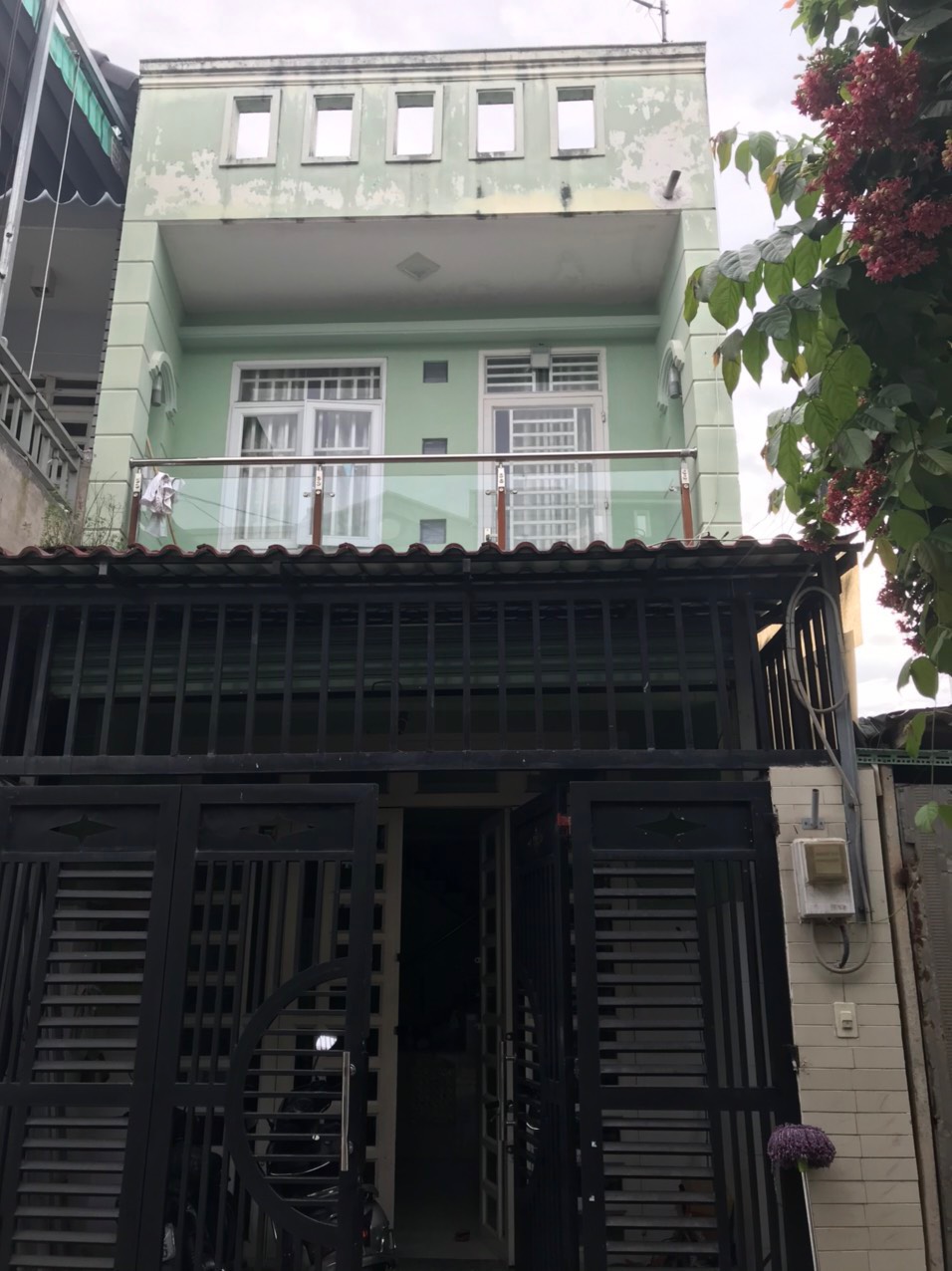 Cần tiền bán gấp nhà đường Đình Phong Phú, Quận 9, chính chủ giá tốt.