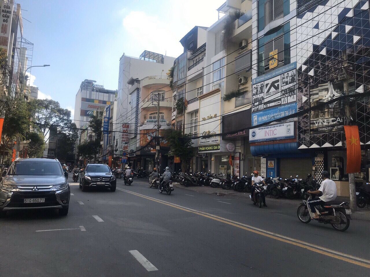 Bán gấp mặt tiền Nguyễn Thị Thập, Quận 7 kế Lotte Mart, 7x25m.