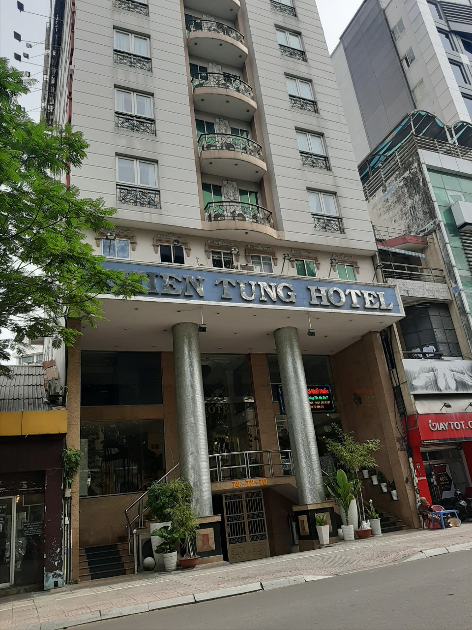 Cho thuê khách sạn MT Phó Đức Chính, phường Nguyễn Thái Bình, Quận 1. KC 13 lầu, 12x20m, 88 phòng