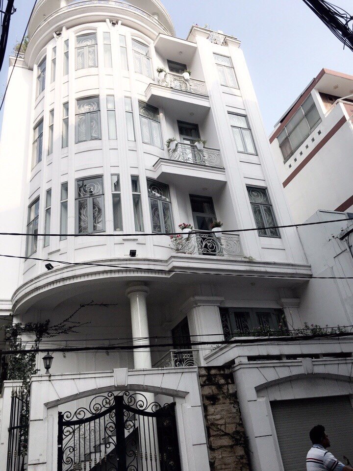 Cho thuê nhà mặt tiền Hoa Lan góc Hoa Sứ, P7 quận Phú Nhuận, (8x16m) 3 lầu. Giá 85 triệu/th