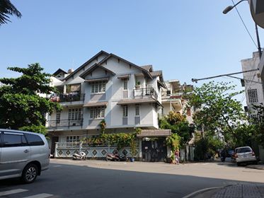 Bán nhà D2 (Nguyễn Gia Trí) 120 triệu/m2 còn Thương Lượng.