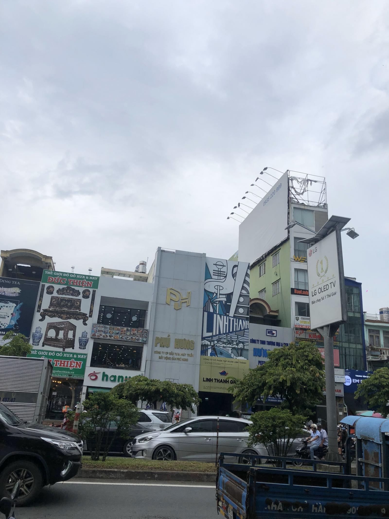 Bán nhà MT Trường Sơn đối diện công viên Lê Thị Riêng, P. 15, Q. 10, DT 6.5x14m, giá 25 tỷ TL