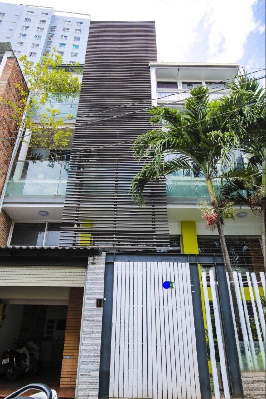 Bán nhà mặt tiền đường Nguyễn Trãi, Quận 5. DT: 4x14m, nhà trệt, 2 lầu, chỉ 17 tỷ .
