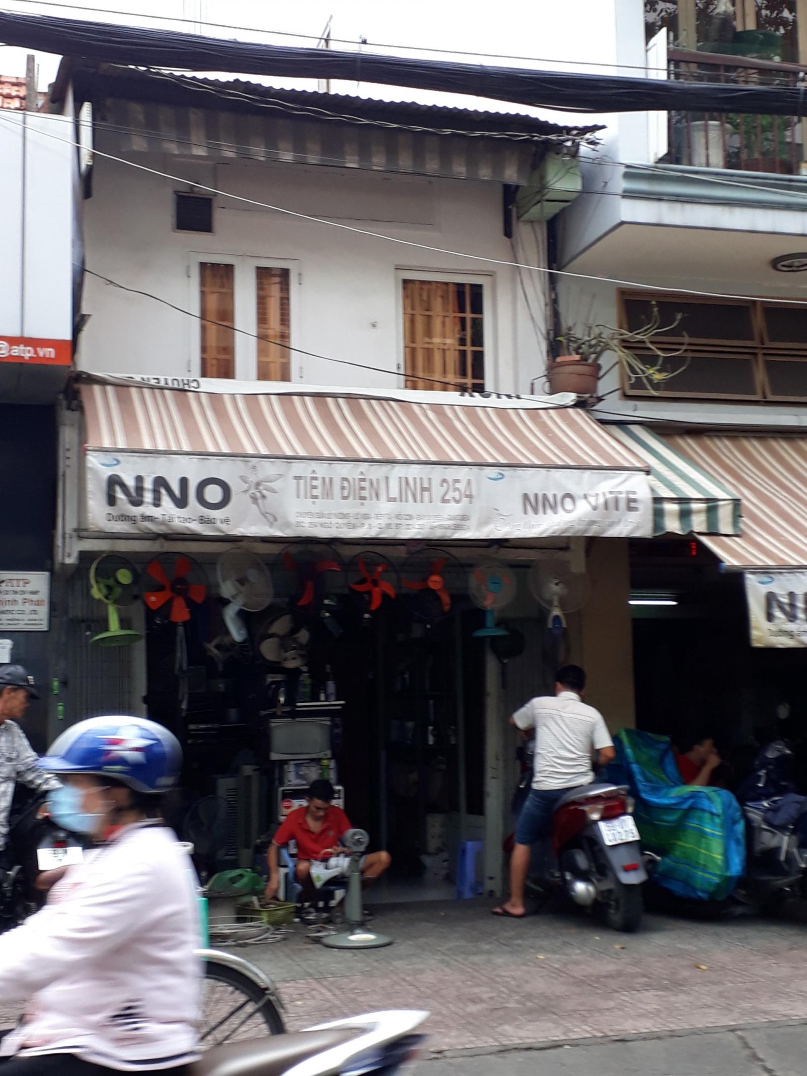 Nhà mặt tiền Nguyễn Giản Thanh - Cửu Long, P15, Q10 cần bán (3.8x18m), 2 lầu. Vị trí KD đẹp Chỉ 13.5 tỷ.