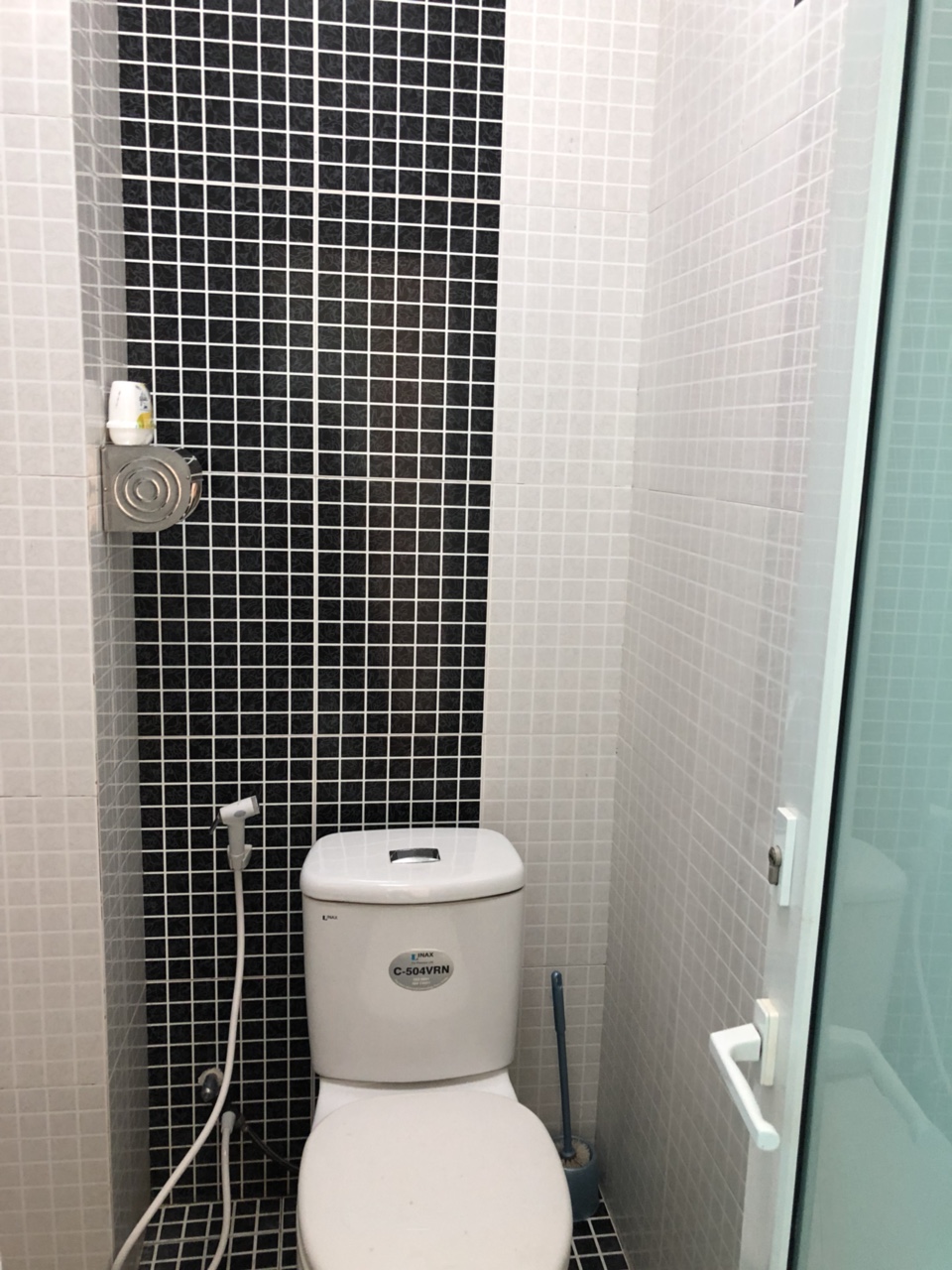 Cần Bán nhà mặt tiền Đỗ Ngọc Thạnh Gần chợ Tân Thành, P 15, Q 5. DT: 4.2x20m. Giá 17.4 tỷ TL