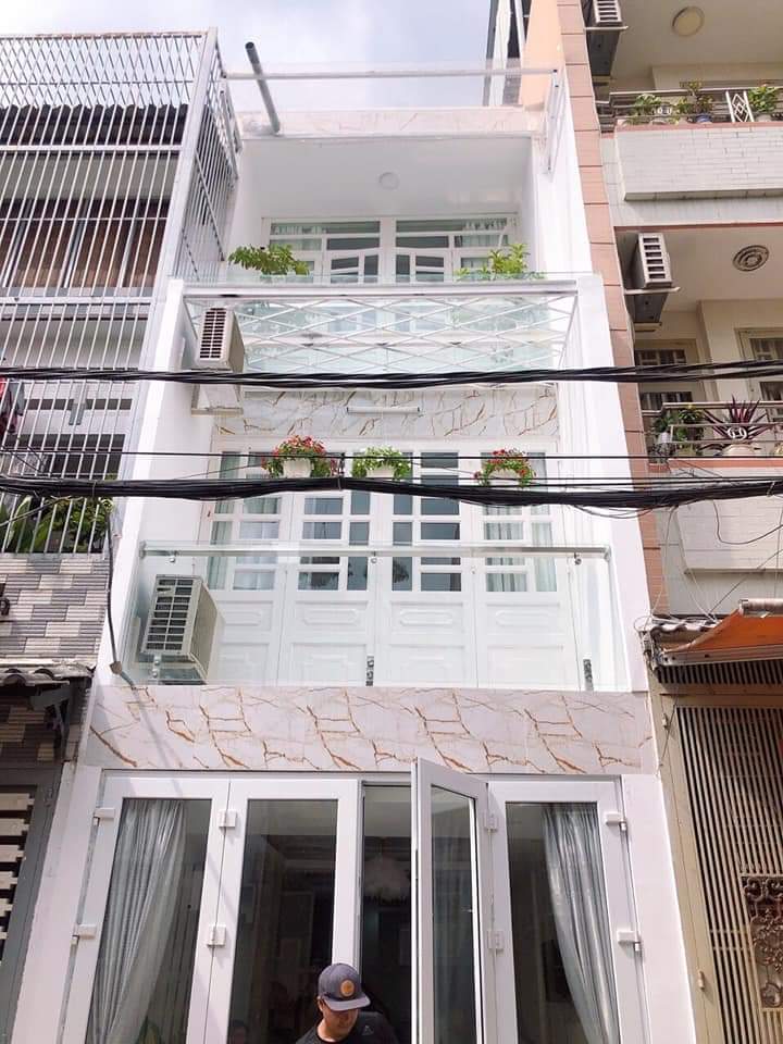 Bán nhà rất đẹp đường Nguyễn Tiểu La phường 8 quận 10, trệt 2L ST, giá 6.4 tỷ, mua ở rất tốt