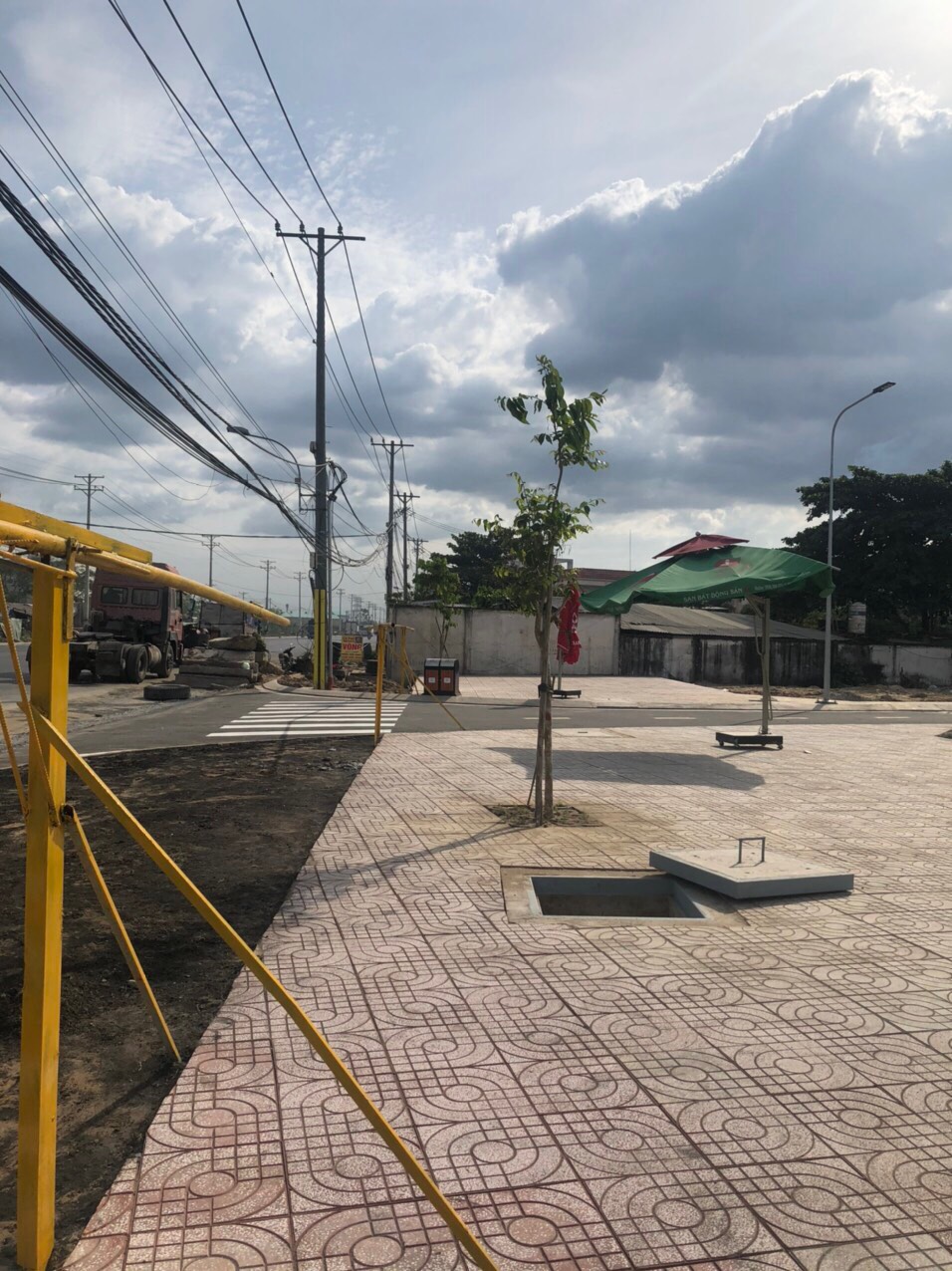 Hiện dự án PEARL GARDEN - Mặt tiền đường Nguyễn Cửu Phú đã hoàn thiện xong cơ sở hạ tầng.