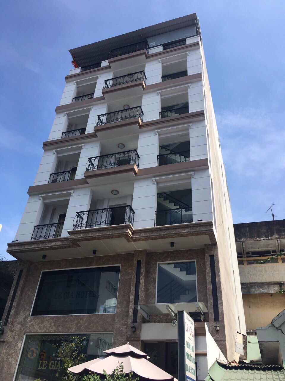 án nhà gần phường  Nguyễn Cư Trinh, quận 1 dt: 5.5m x 21m, trệt + 1 lầu dtsd: 121m2, giá: 48tỷ.