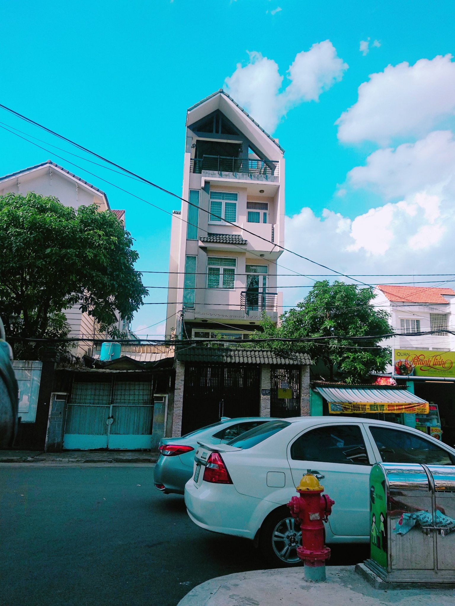 Bán nhà hẻm 8m đường Bàu Cát 8, P14 Tân Bình. DT: 5x12m, xe hơi vào tận nhà