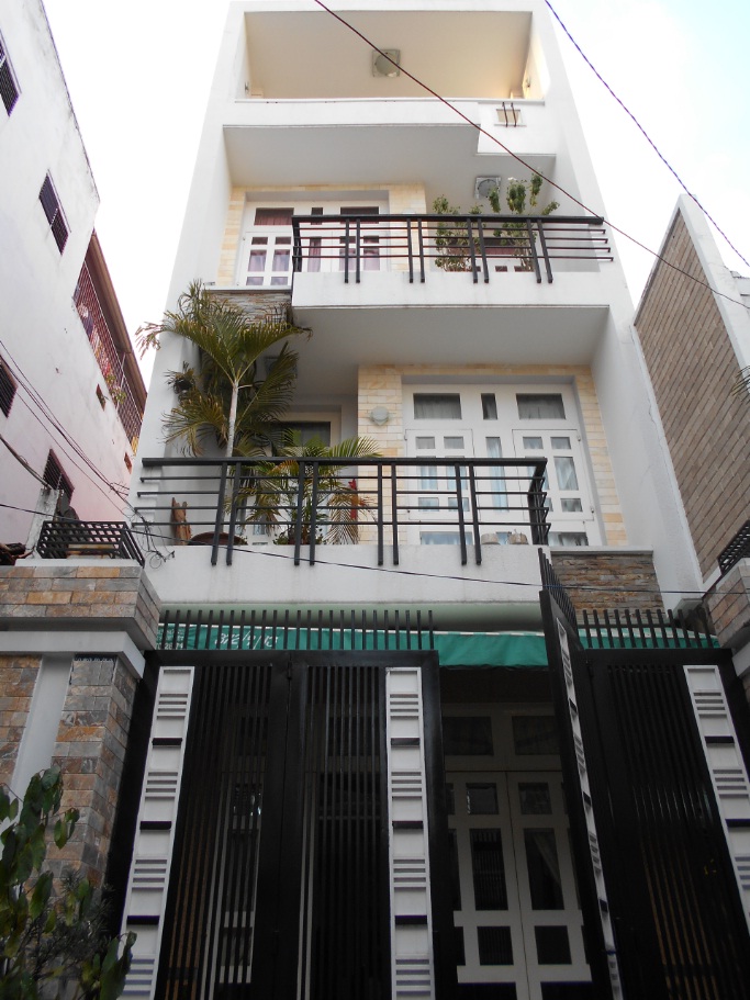 Nhà hai mặt tiền đường Rạch Bùng Binh, Quận 3, (5.5x13m) 3 tầng mới đẹp.