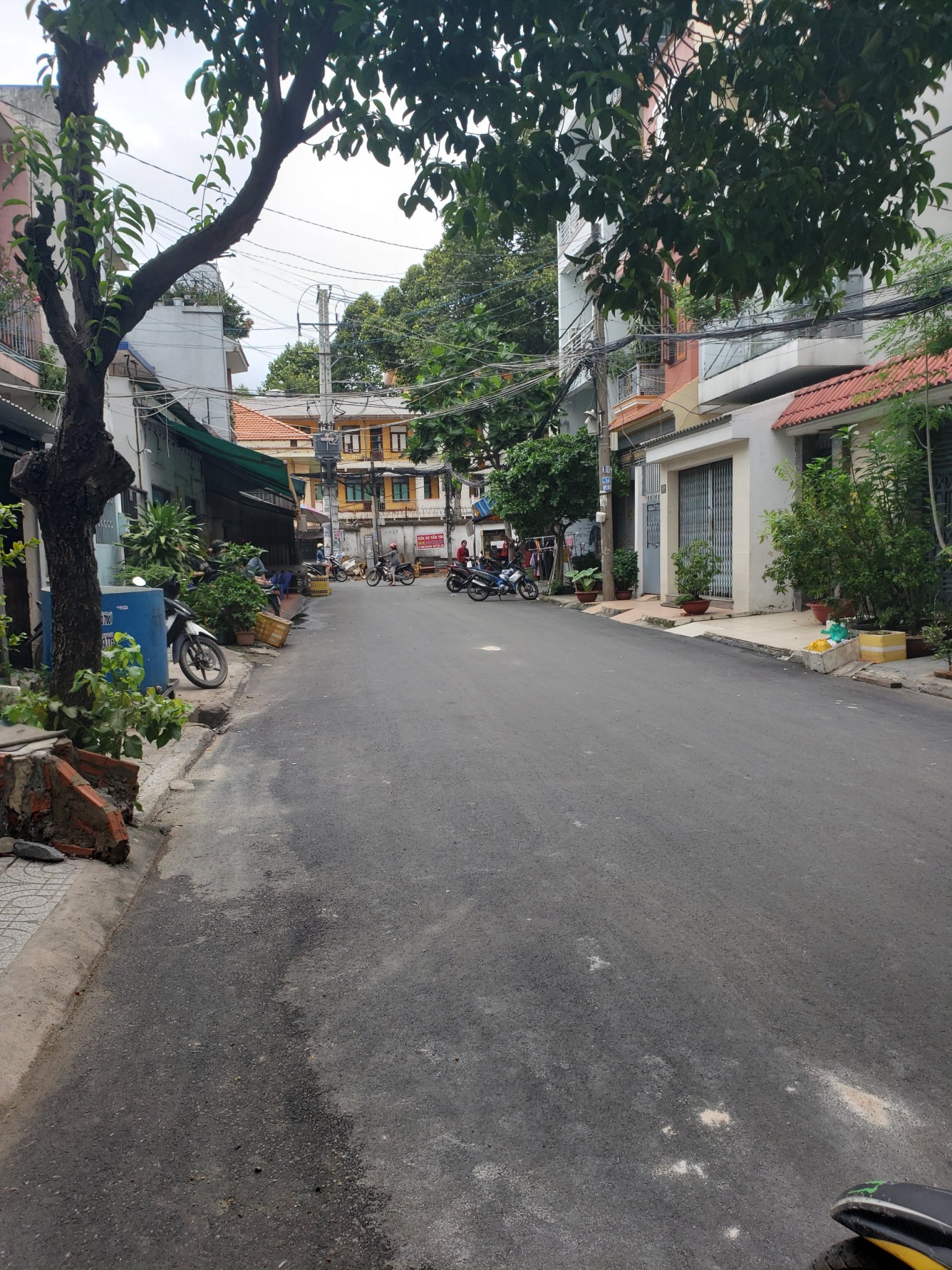 Cần bán căn góc 2 mặt tiền đường 12 mét đối diện chung cư Hà Kiều,P5,GV. 10x12m.