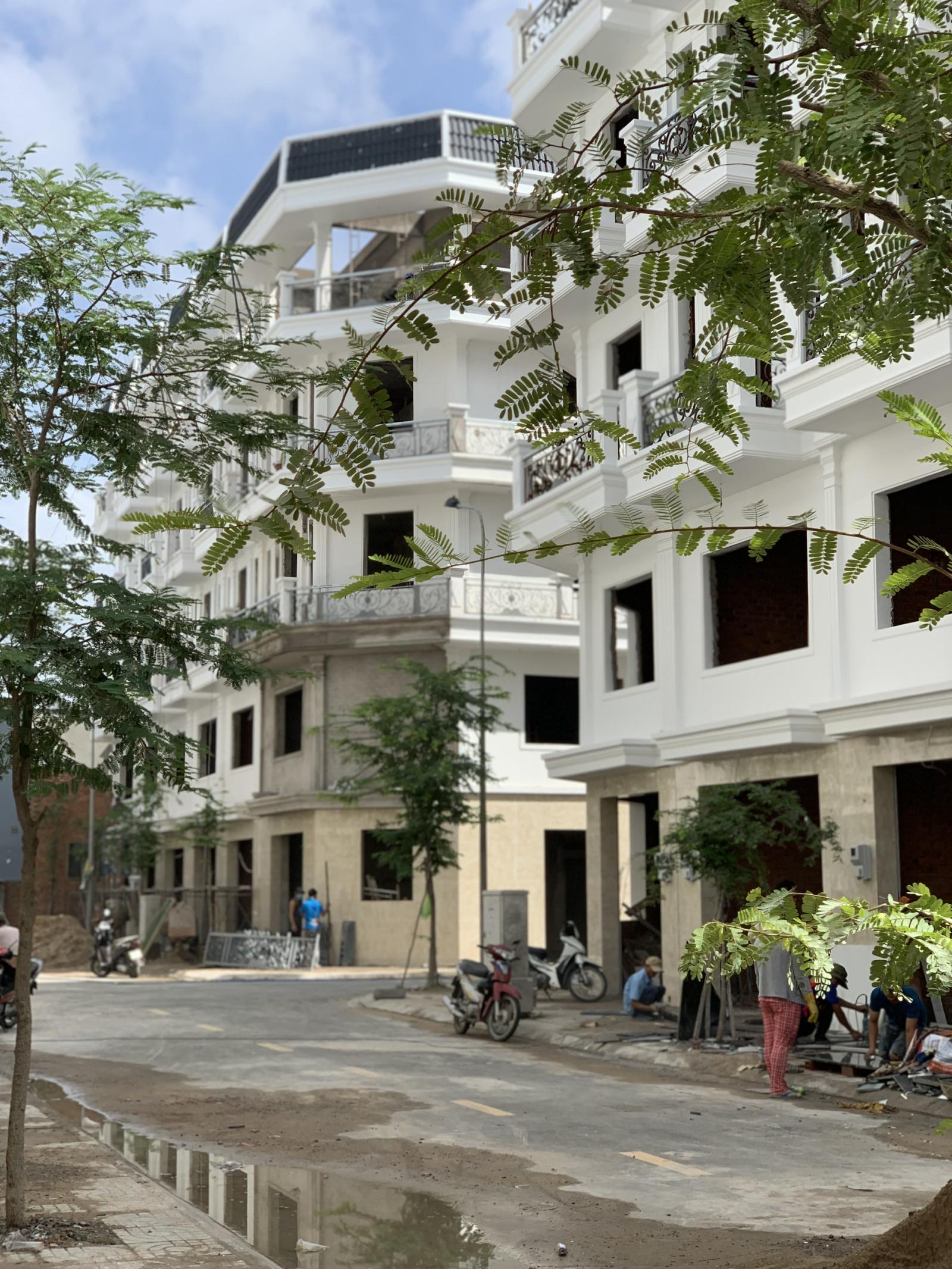 Cần bán căn nhà phố cao cấp đường Hà Huy Giáp, phường Thạnh Lộc, quận 12.