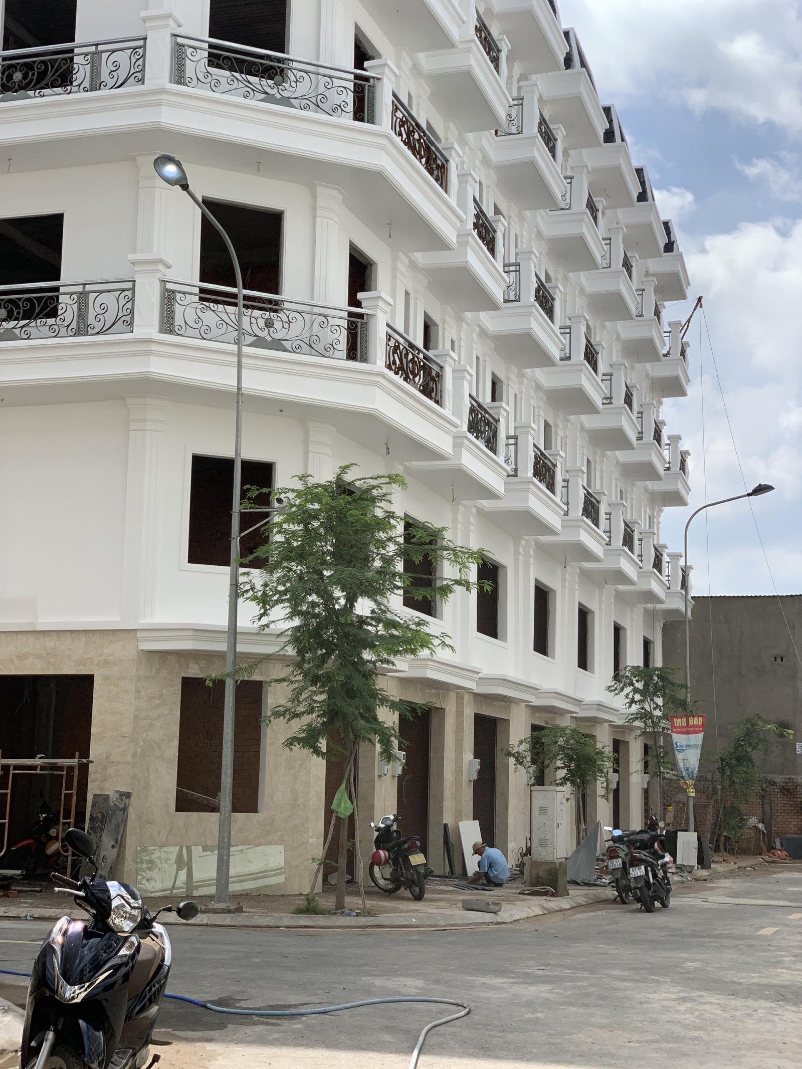Cần bán căn nhà phố cao cấp đường Hà Huy Giáp, phường Thạnh Lộc, quận 12.