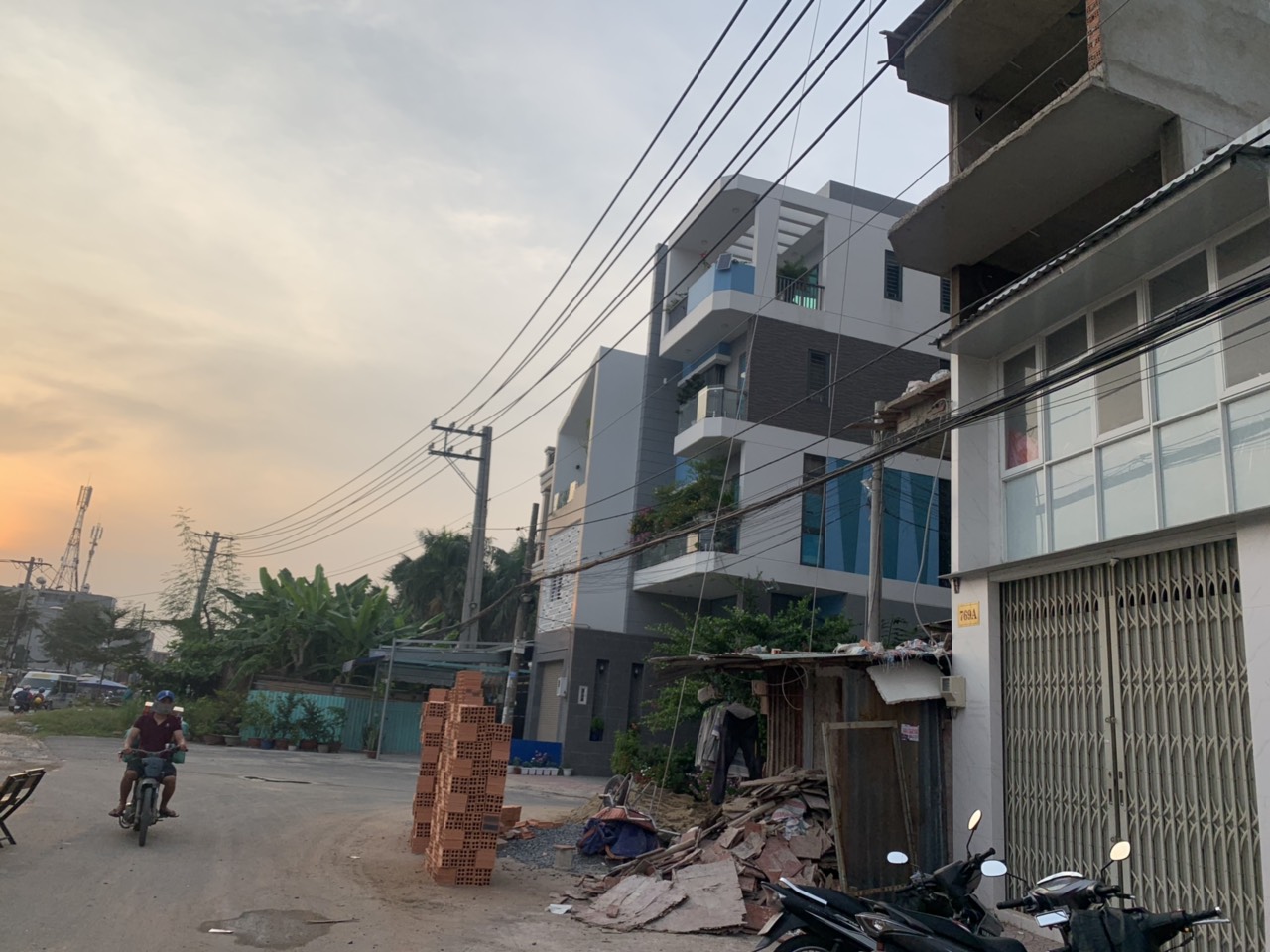 Bán nhà mặt tiền Nguyễn Duy Trinh quận 9 giá tốt, Lh: 0932.049.322