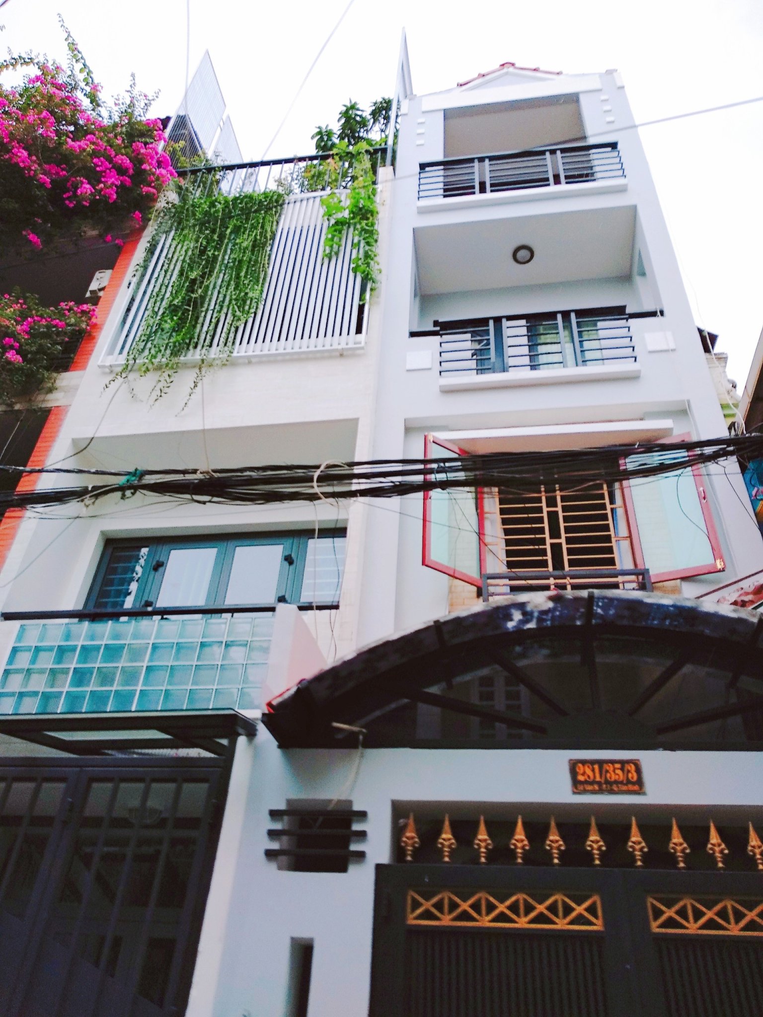 Định cư cần bán gấp căn góc 2 mặt hẻm đường Nguyễn Minh Hoàng, đoạn đẹp nhất.