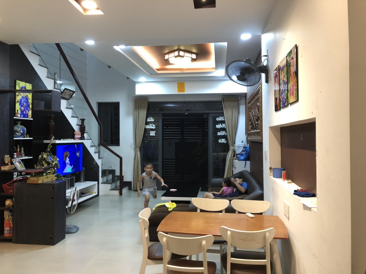 Gia đình cần bán gấp căn nhà rất mới và đẹp đường Bưng Ông Thoàn, TN Phú B, Quận 9