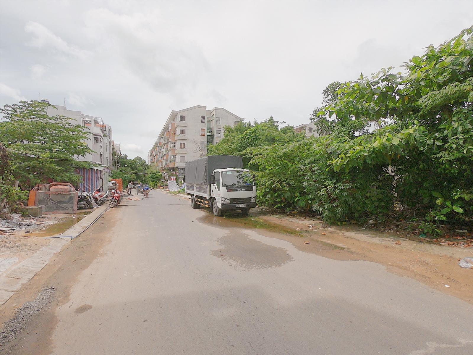 Chính chủ cần nhượng lại nhà 4 tầng đường Nguyễn Xí, khu dân cư văn minh ngay Vincom LH 0901469357