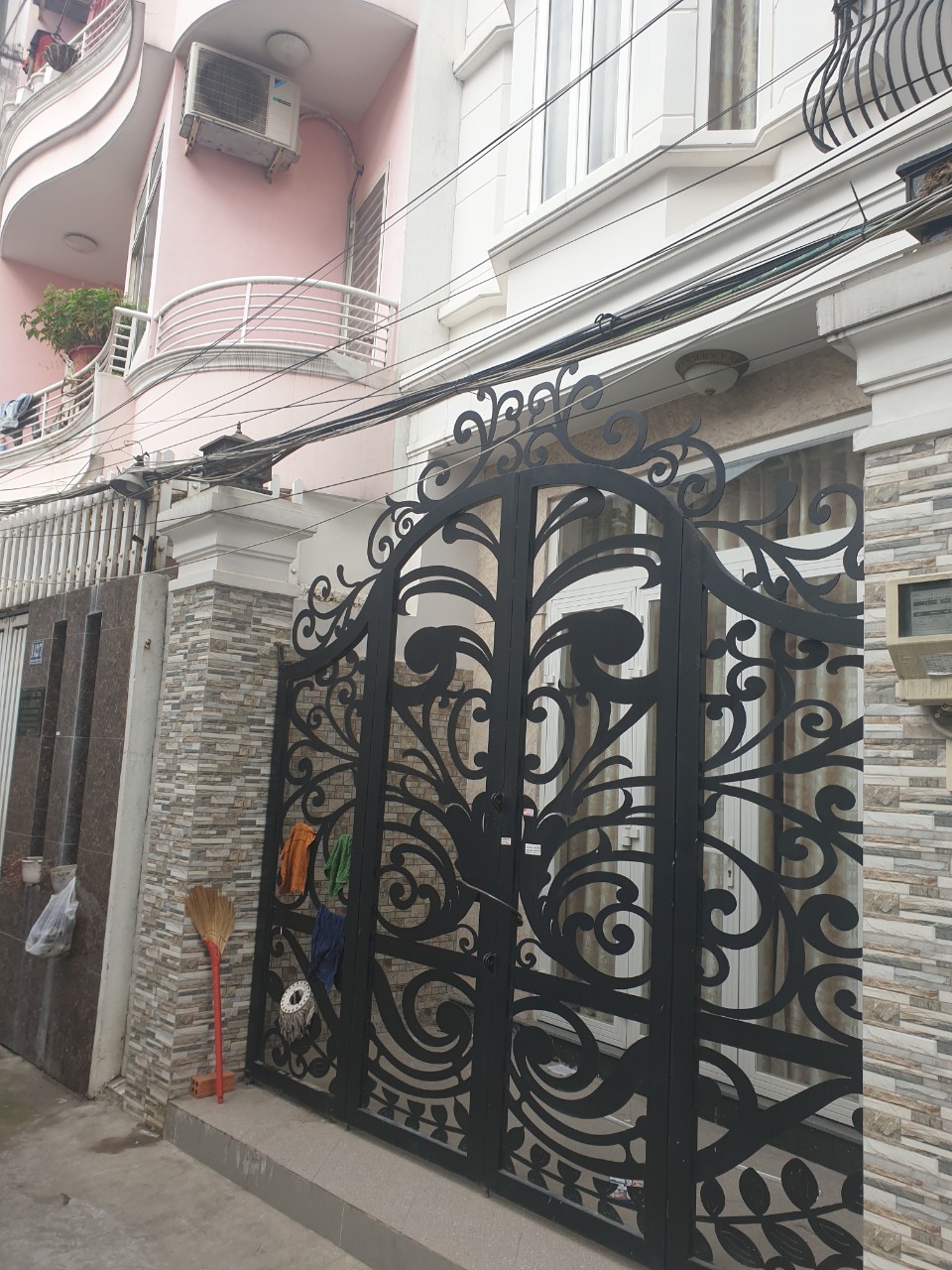 Cần bán gấp nhà 3 lầu HXH, đường Nguyễn Thái Sơn, P3, GV, DT: 60m2, Giá:7,3 tỷ 