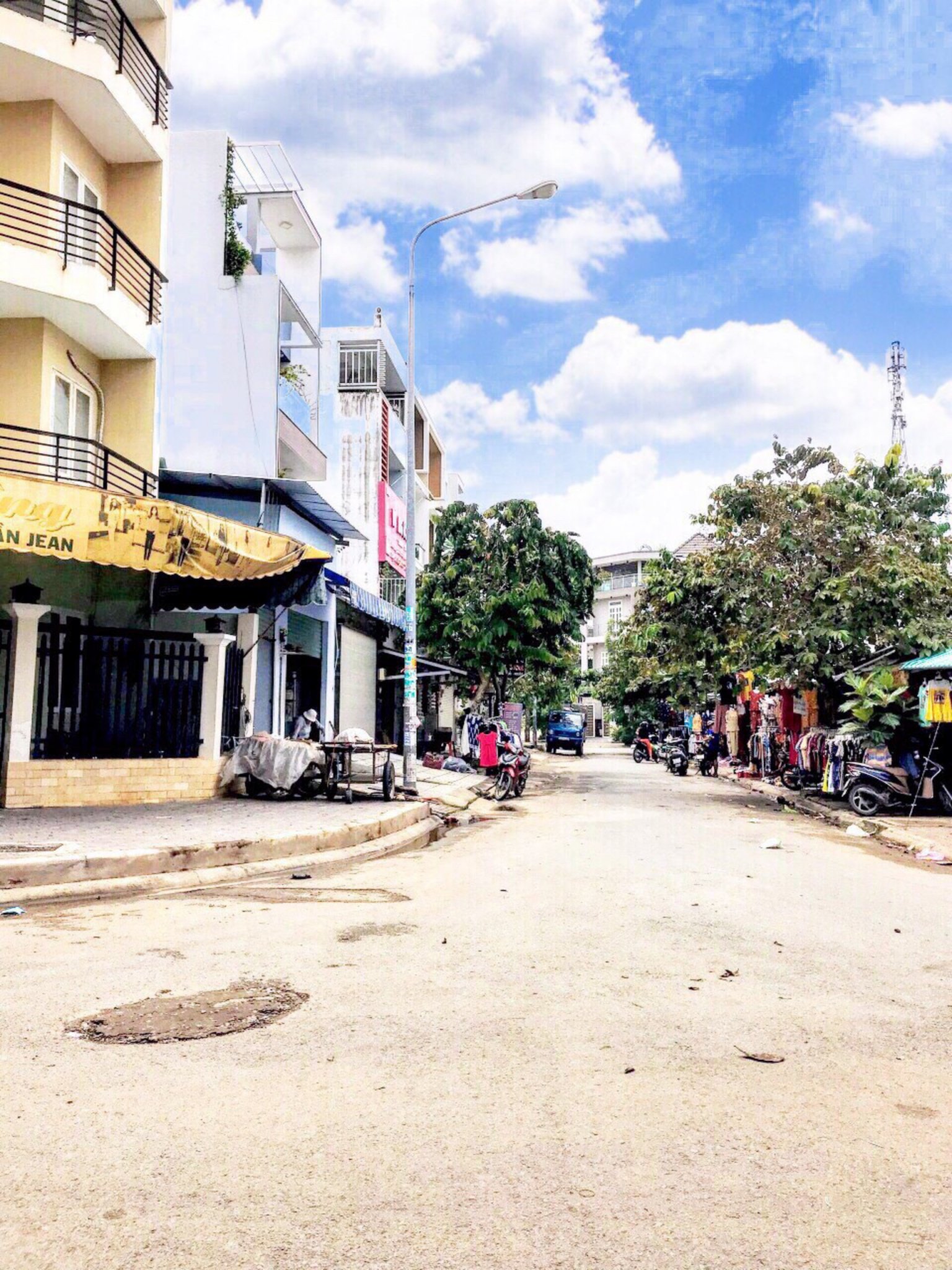 Bán nhà lô góc mặt tiền chợ Phú Thuận, Quận 7, DT 6.5x20m, giá 13 tỷ