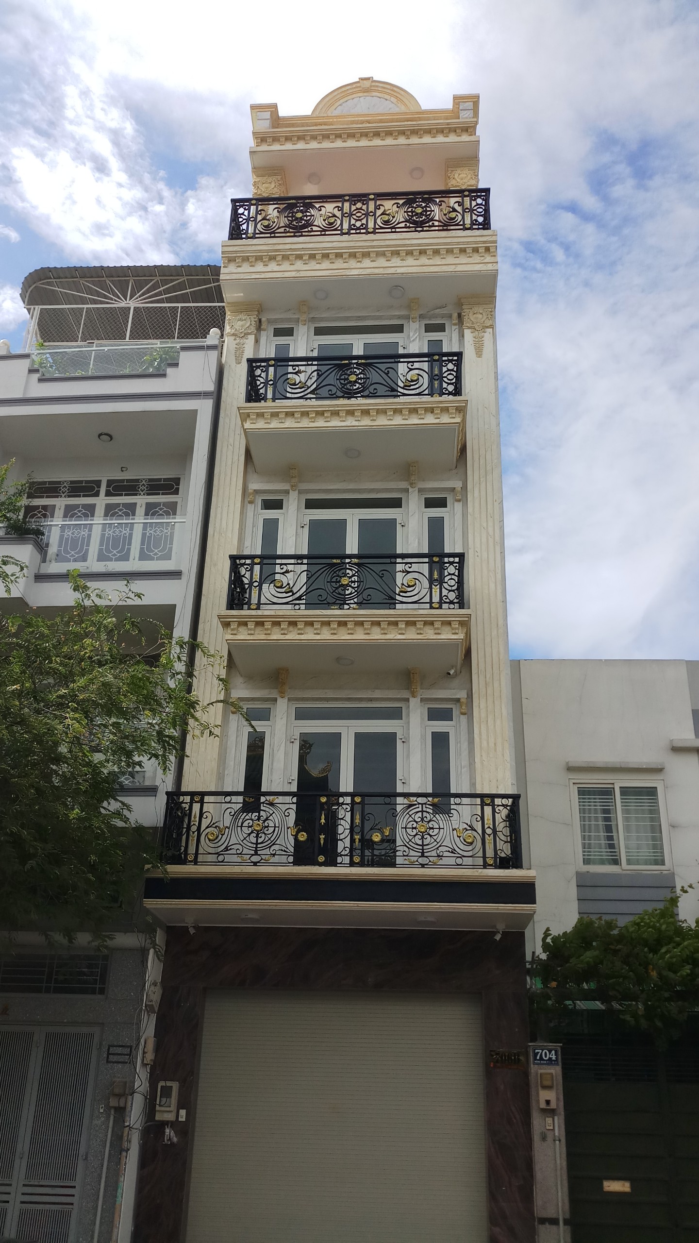 Nhà 3 tầng mới đẹp cách MT chỉ hơn 20m Nguyễn Hồng ngang 4m dài 15m gần chung cư Hamona