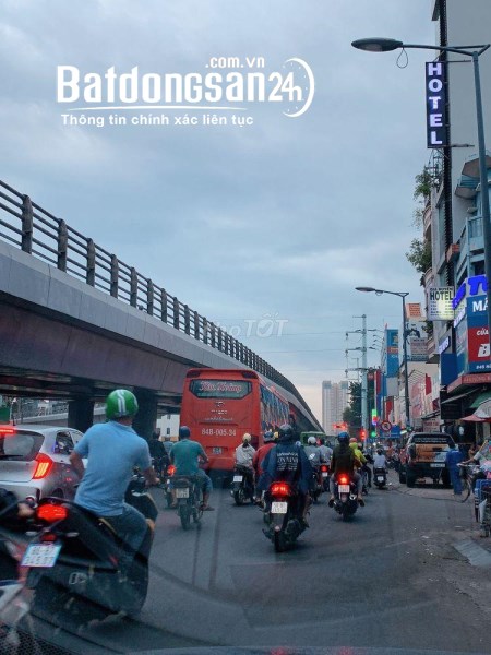 Hàng hot MT Hồng Bàng, Q. 11, DT: 4.2x16m (nở hậu), giá chỉ 9.6 tỷ, LH:0915190011