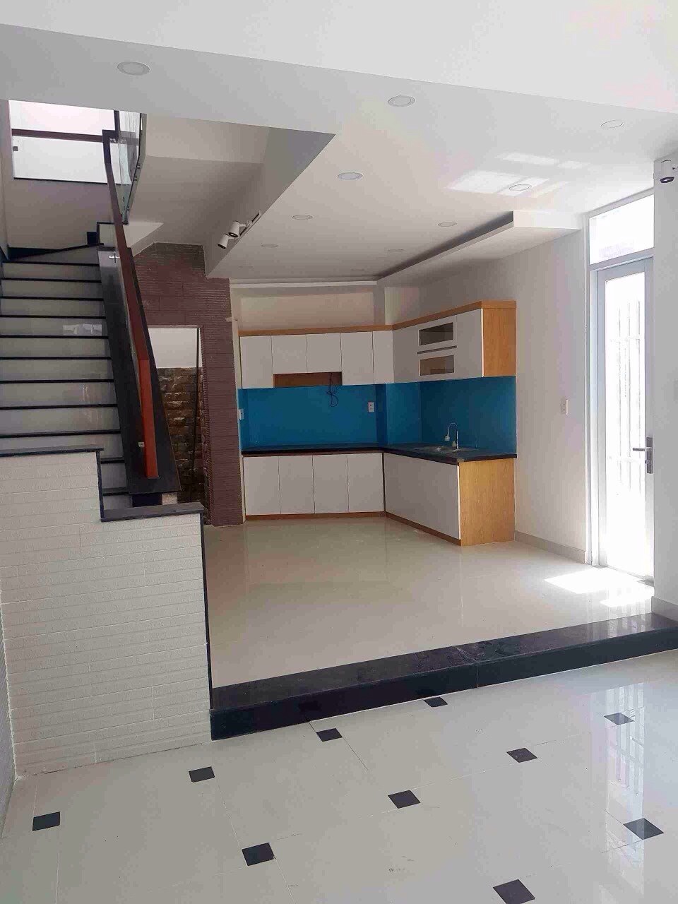 Chưa tới 24 tỷ có ngay nhà mặt tiền đường Trần Hưng Đạo, DT: 4x19m, nhà 5 tầng đẹp vào ở ngay