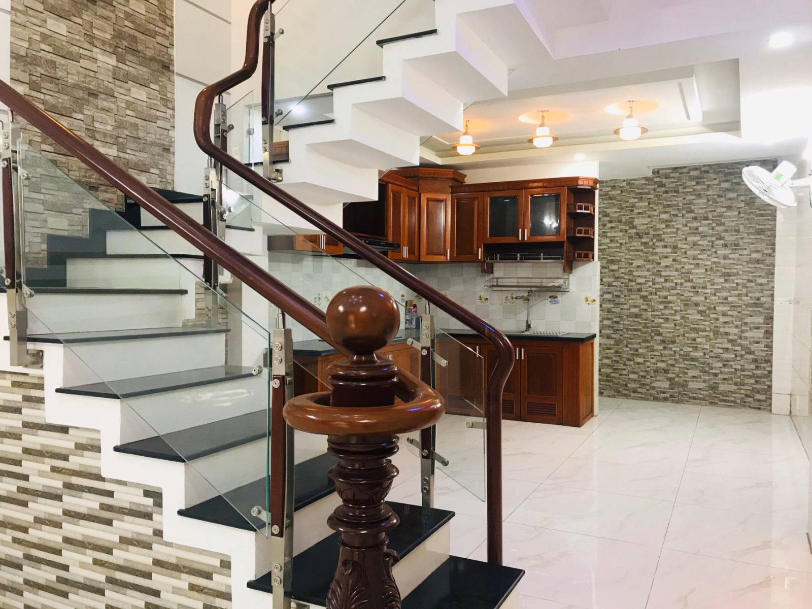 Bán nhà 2 lầu hẻm 6m, đường Quang Trung P.8, Gò Vấp, DT:52m2 giá 5,7 tỷ