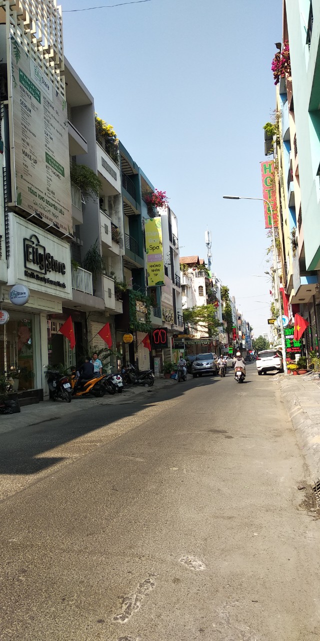 Bán khách sạn mặt tiền Hoa Lan, P.2, Phú Nhuận