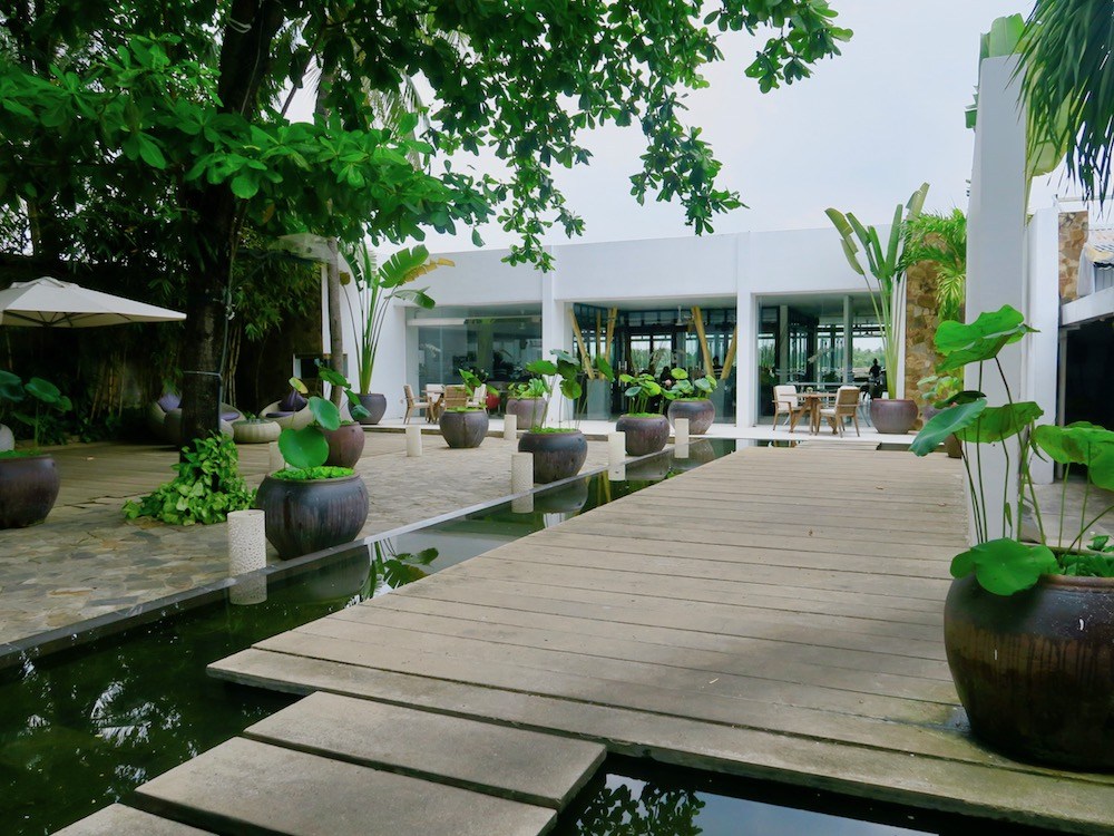Bán nhà mặt tiền 72 Nguyễn Gia Trí (D2 cũ), P25, Q. Bình Thạnh, hiện đang cho thuê 230 triệu/th