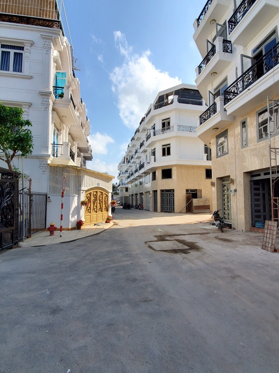 Bán nhà 3 lầu đẹp mới 100% Thống Nhất - Tô Ngọc Vân , 4,5x14m, giá chỉ 4.3 tỷ/căn