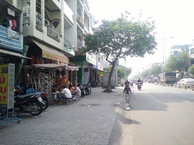 Cần bán gấp MT Minh Phụng, q.11, giá chỉ 11.5 tỷ, LH: 0915190011