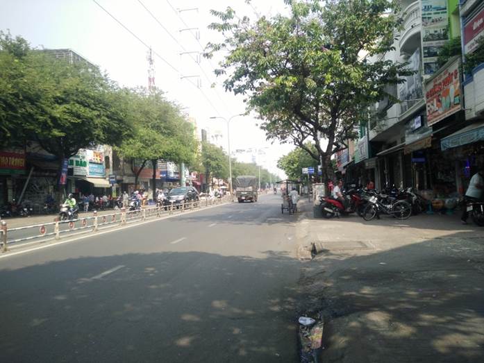 Cần bán gấp MT Minh Phụng, q.11, giá chỉ 11.5 tỷ, LH: 0915190011