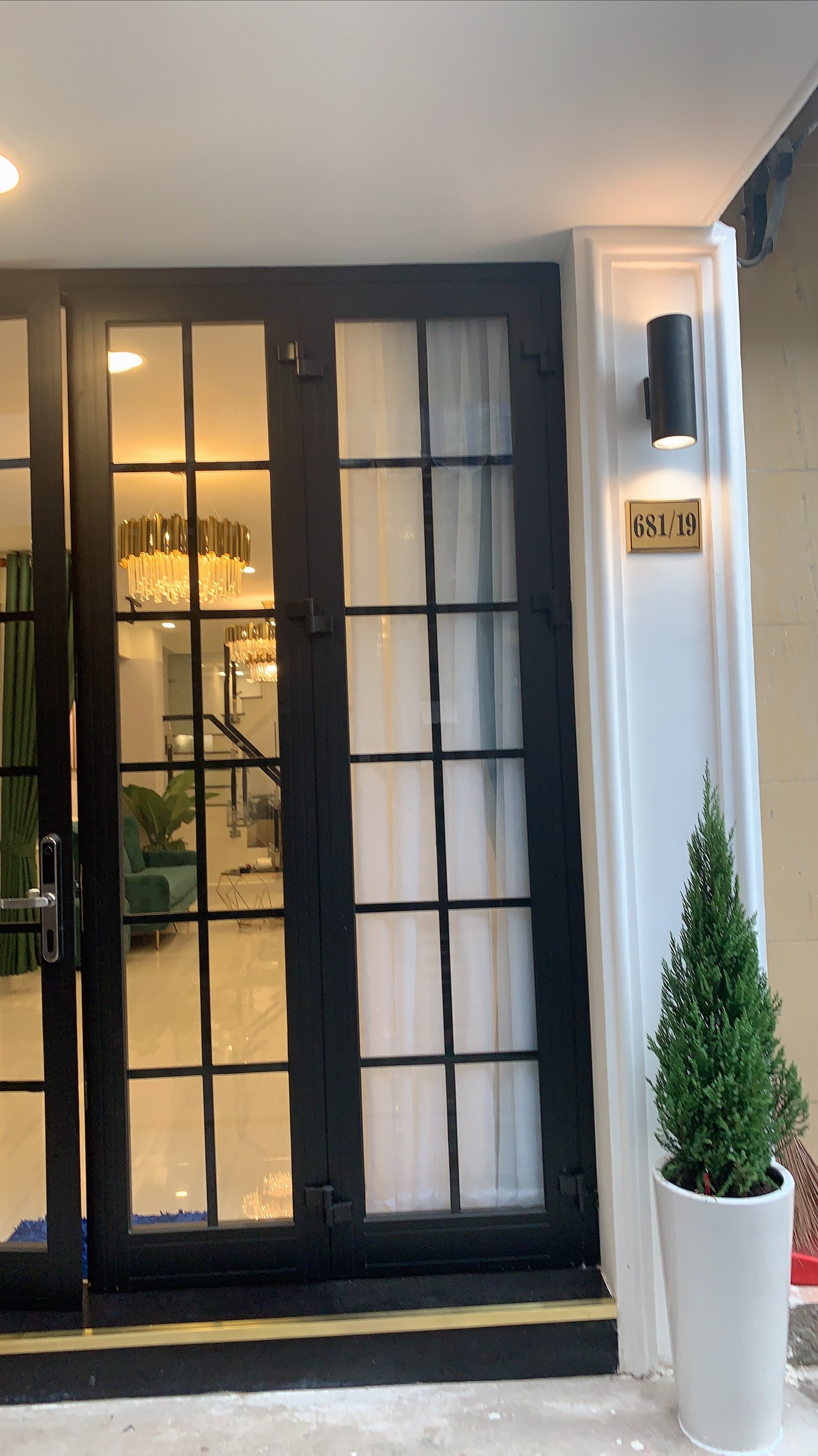 Cần bán gấp nhà MT đường Võ văn Tần. P,5. Q,3. DT. 4mx 19m. trệt 4 Lầu. Giá 32 Tỷ. ( TL)