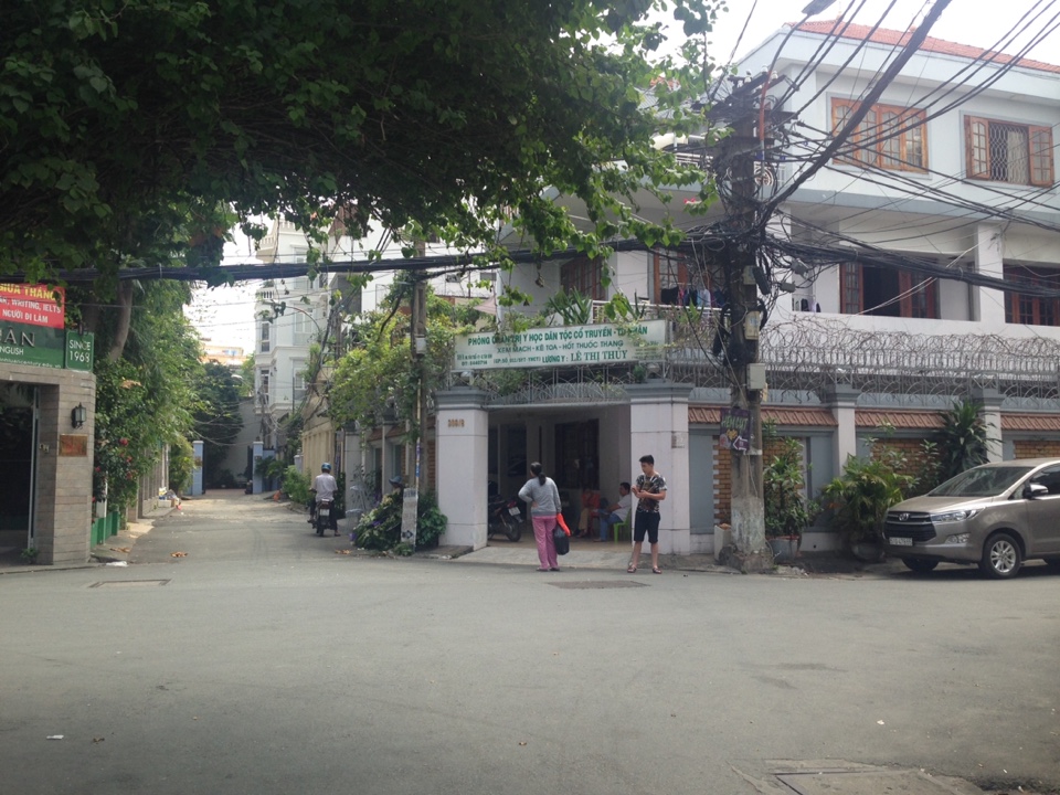 Bán biệt thự  2 lầu, góc 2 mặt tiền đường Nguyễn Trọng Tuyển, P1, TB, DT 316m2, giá 60 tỷ