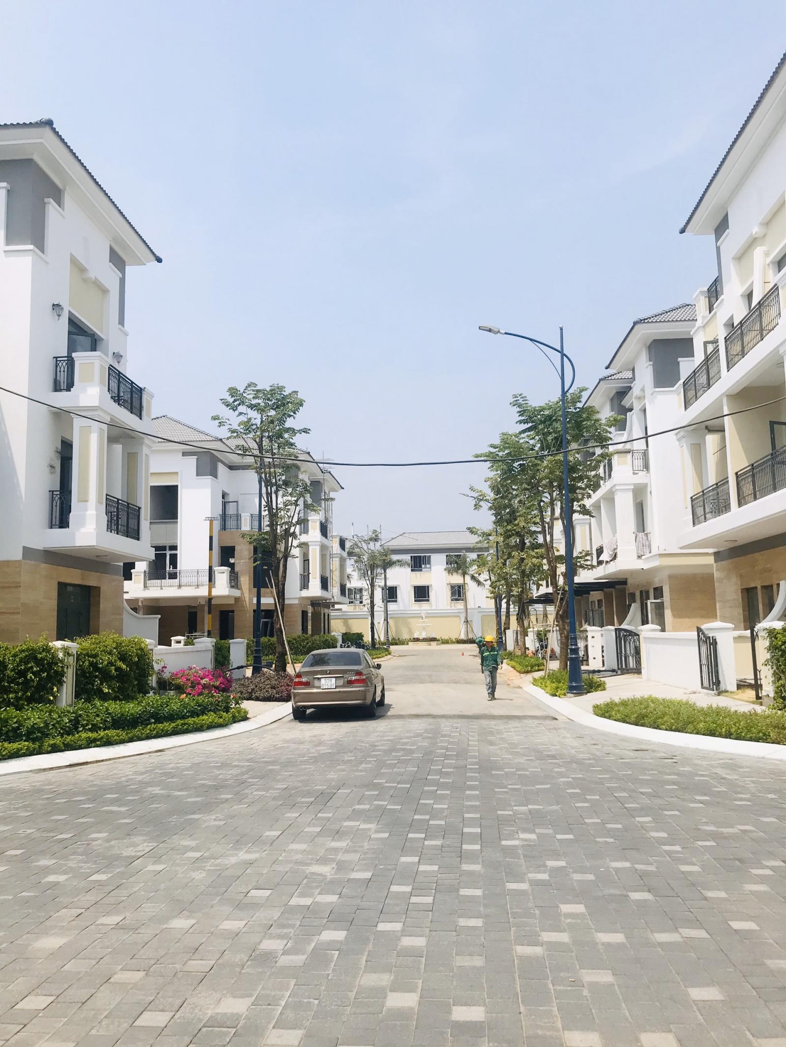 Bán nhà phố - Biệt Thự Verosa Park Khang Điền quận 9