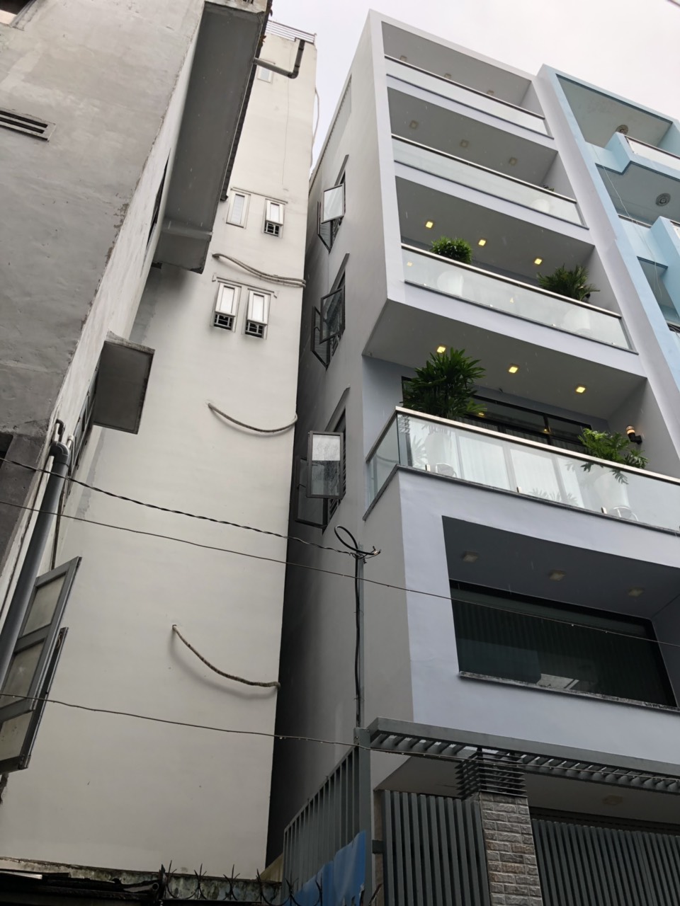 Nhà bán mặt tiền Nguyễn Hồng Đào; 4.5x20m; 4 tầng mới đẹp, giá chỉ 11 tỷ