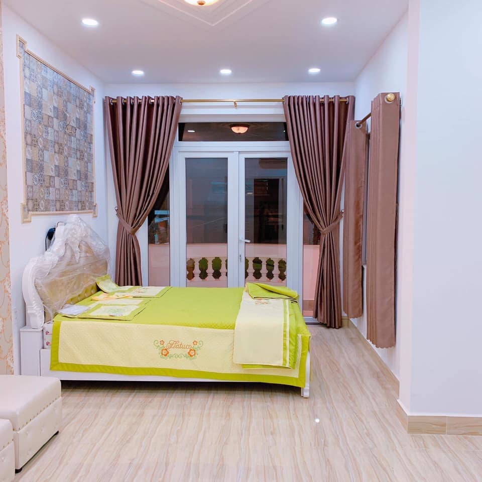 Bán gấp nhà 2 mặt tiền đường Huỳnh Văn Bánh, Phú Nhuận chỉ 7.8 tỷ.oto ngủ trong nhà.